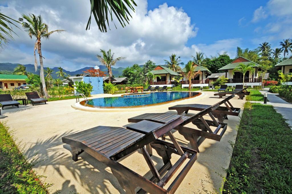 Phatcharee Resort Baan Tai Exterior photo