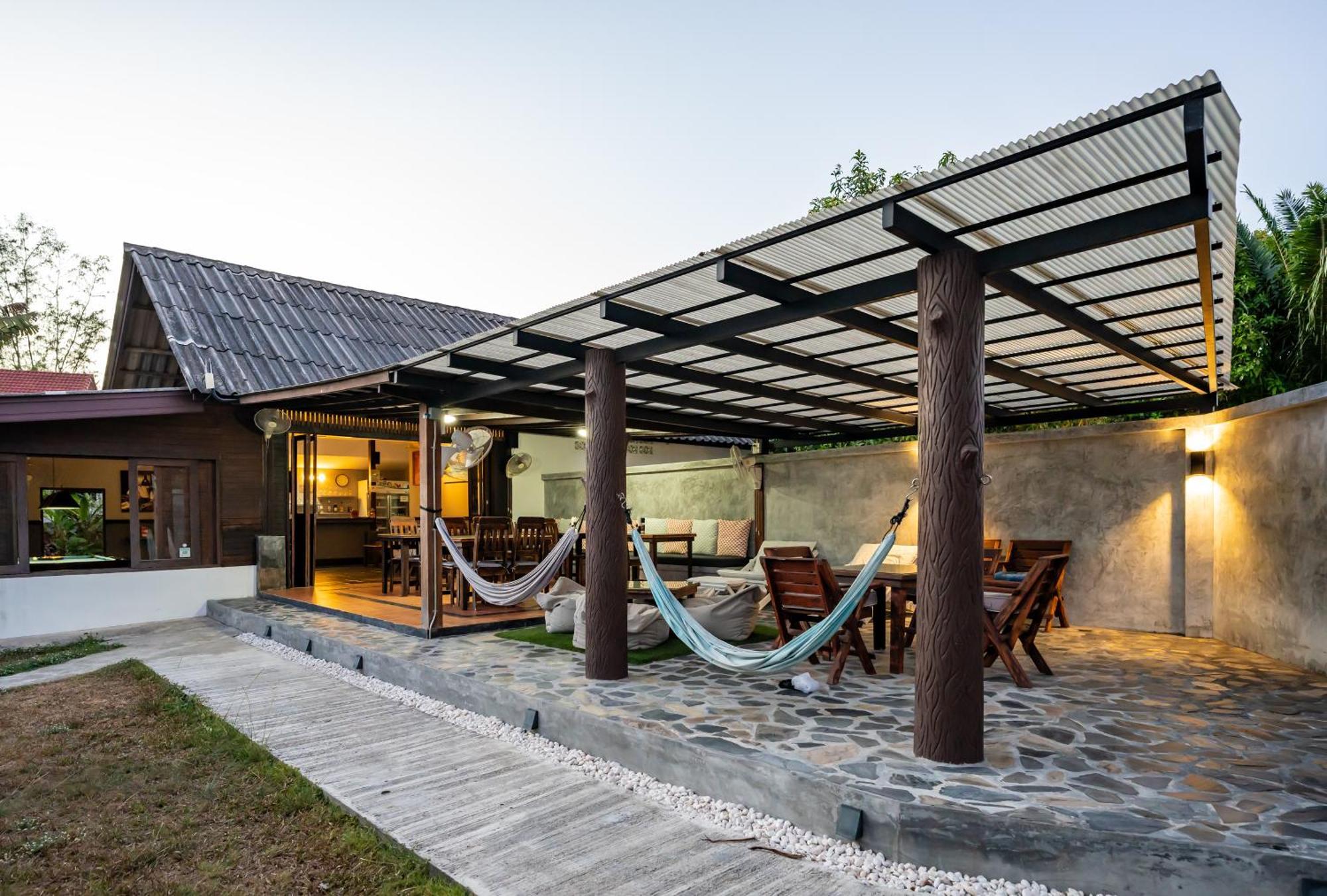Phatcharee Resort Baan Tai Exterior photo