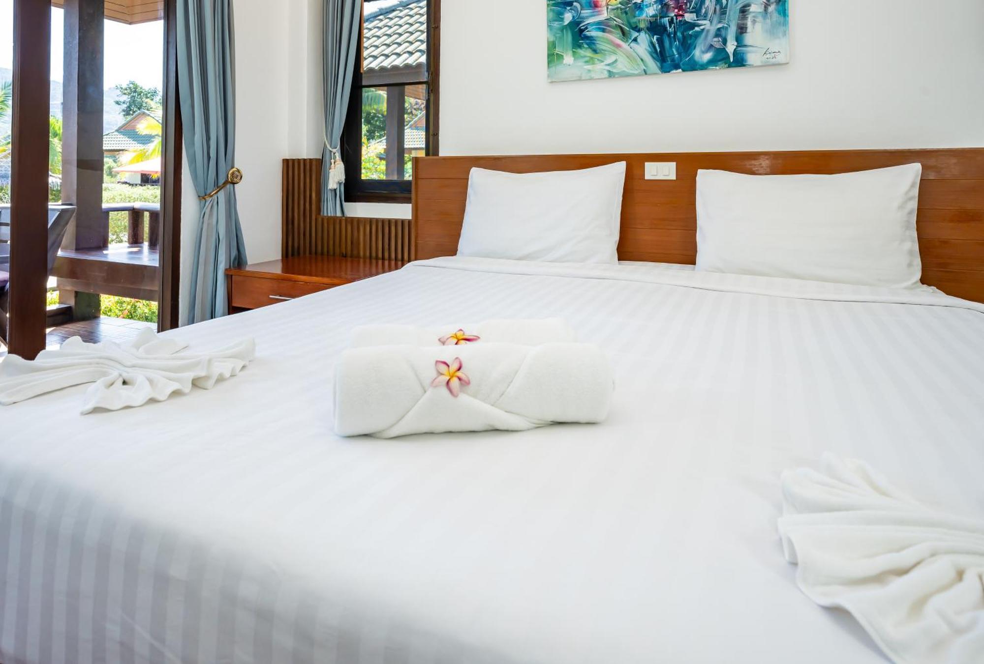Phatcharee Resort Baan Tai Exterior photo