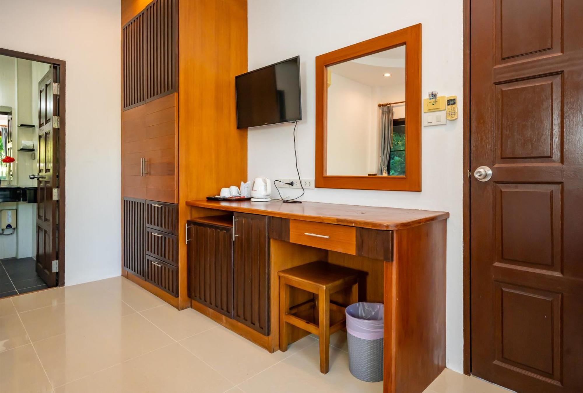 Phatcharee Resort Baan Tai Exterior photo