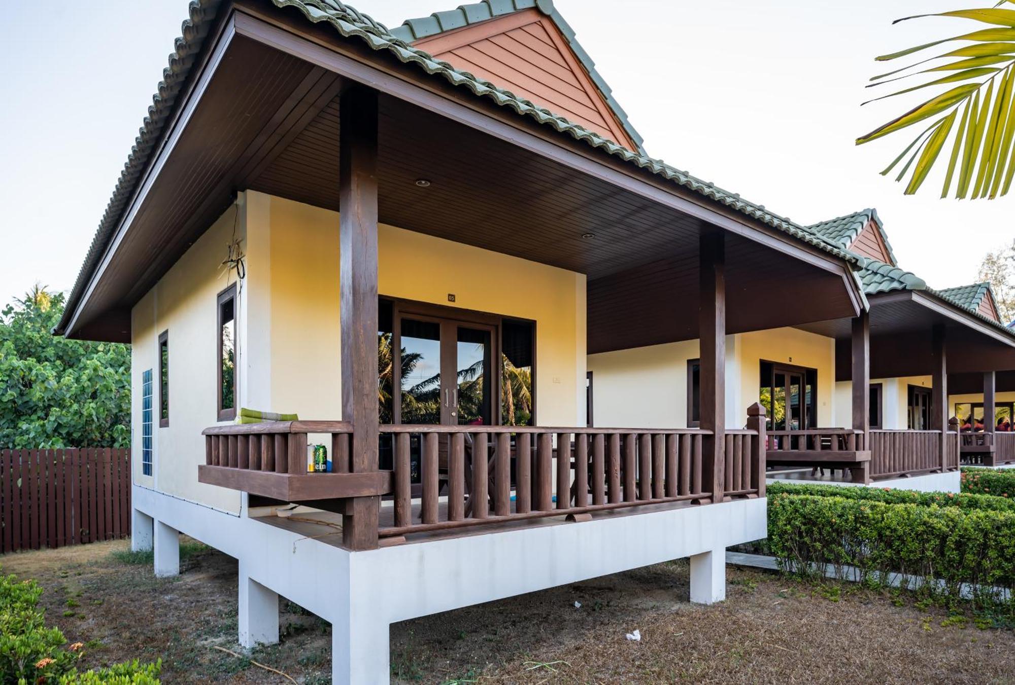 Phatcharee Resort Baan Tai Exterior photo
