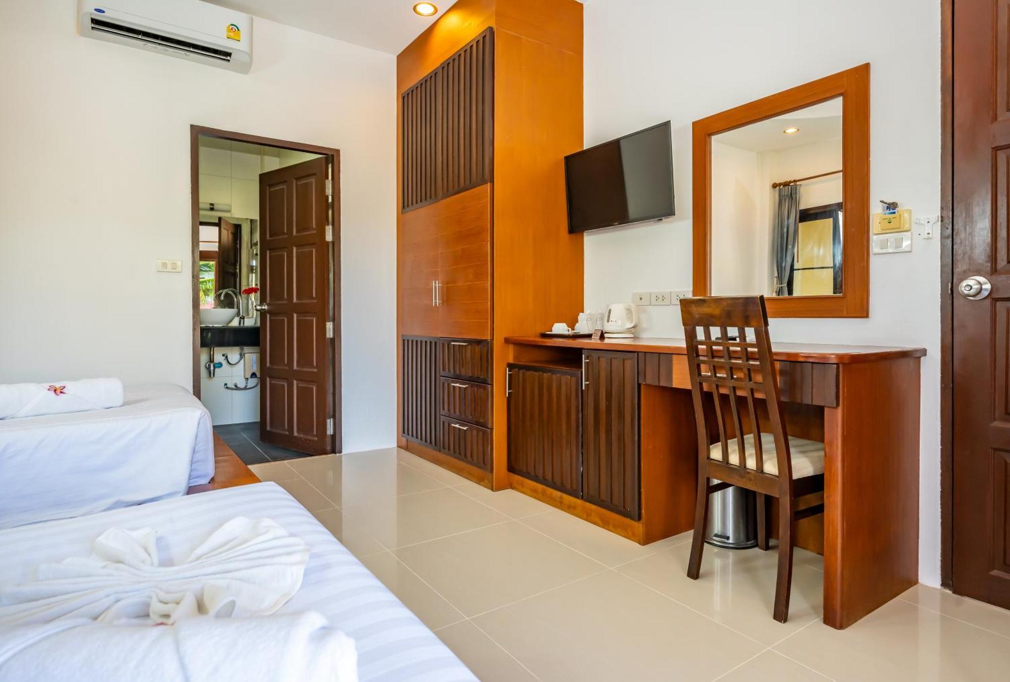 Phatcharee Resort Baan Tai Exterior photo