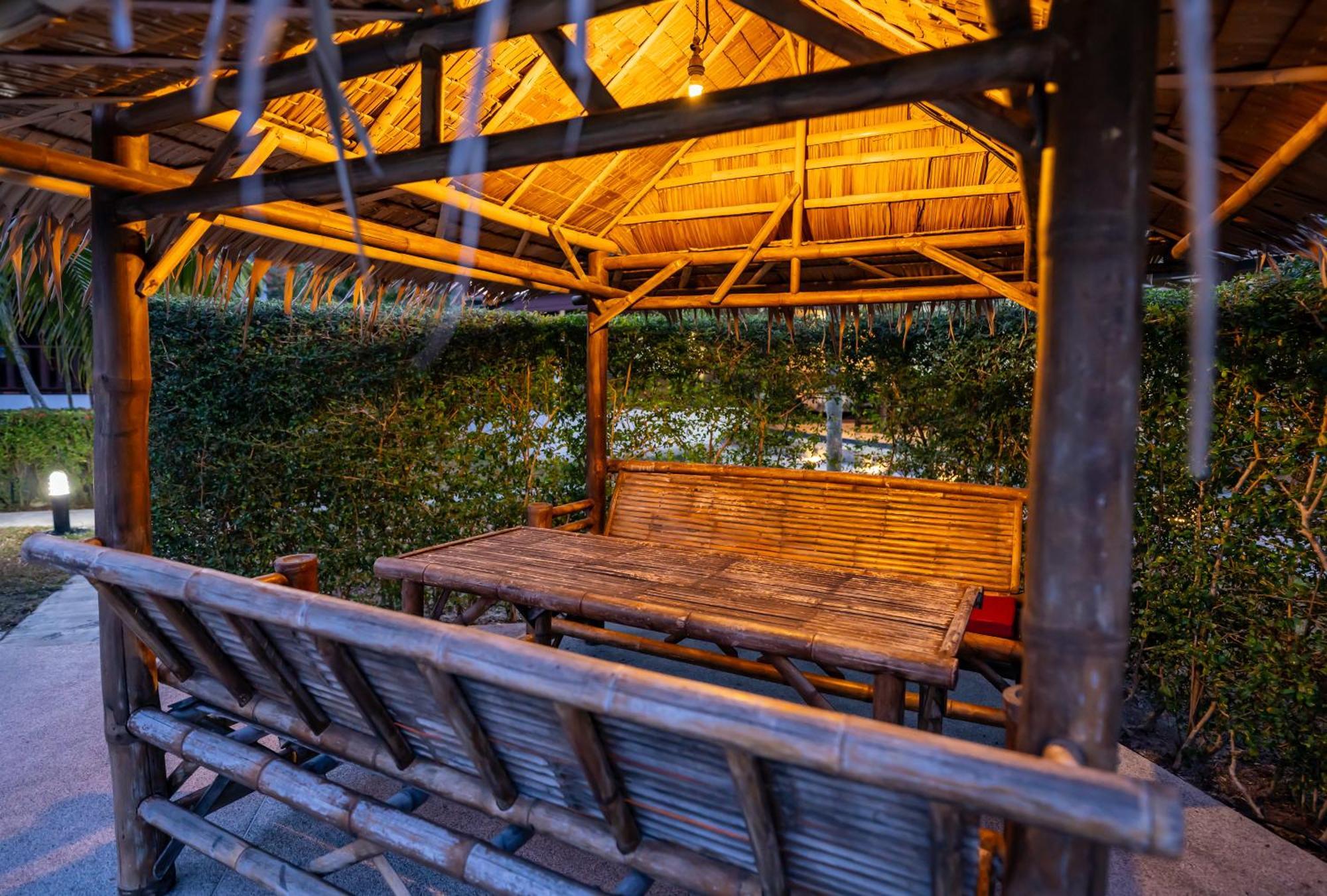 Phatcharee Resort Baan Tai Exterior photo