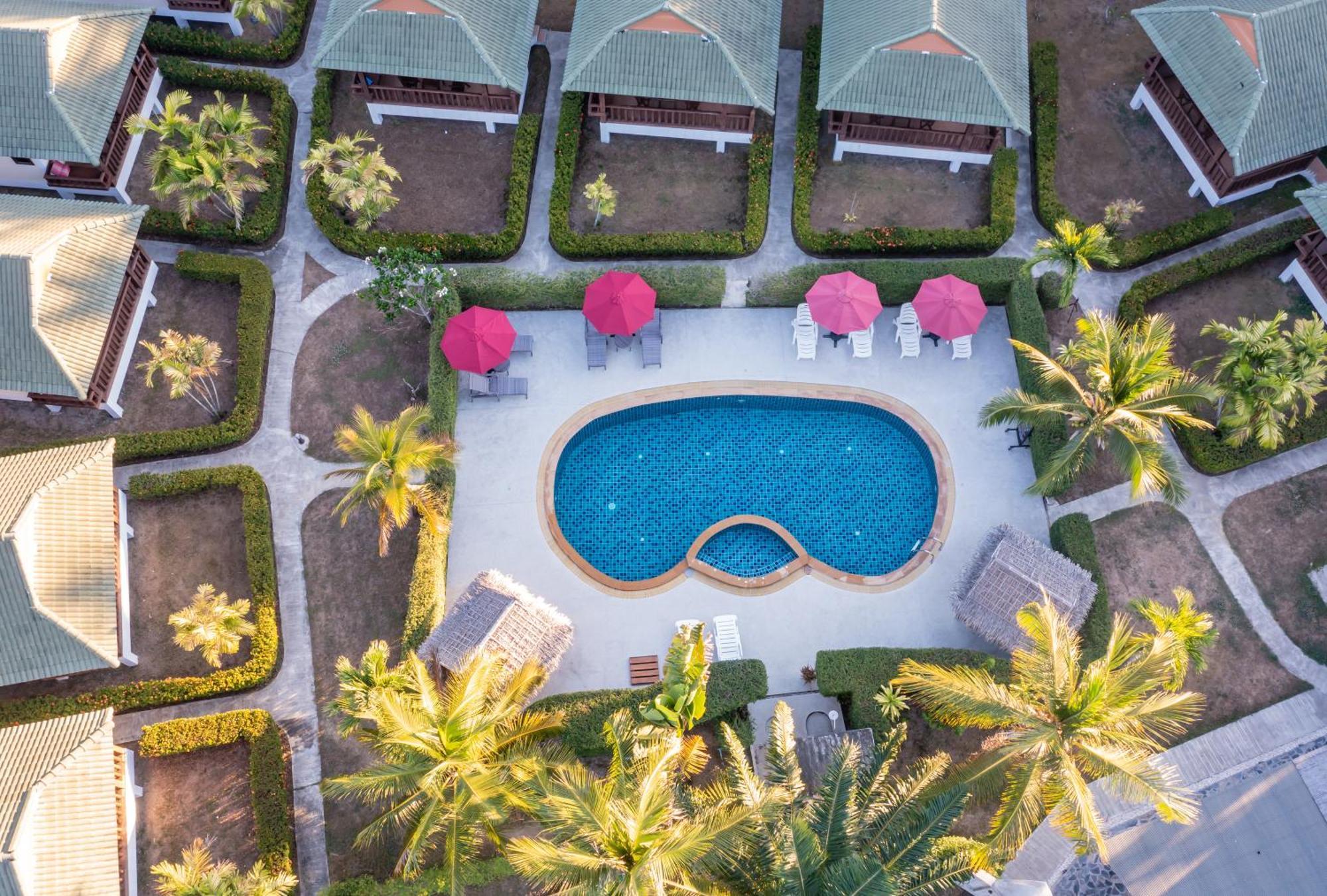 Phatcharee Resort Baan Tai Exterior photo