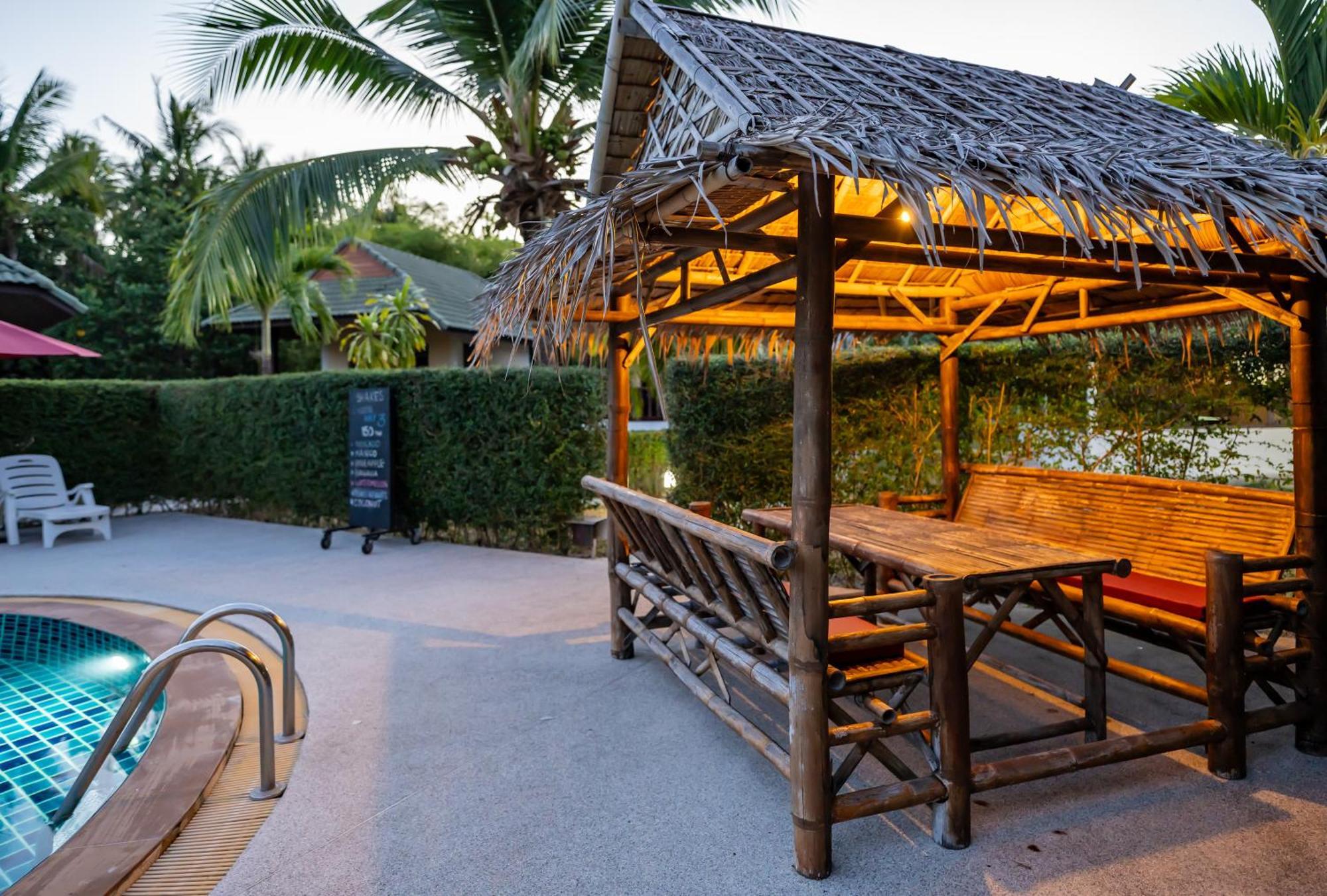 Phatcharee Resort Baan Tai Exterior photo
