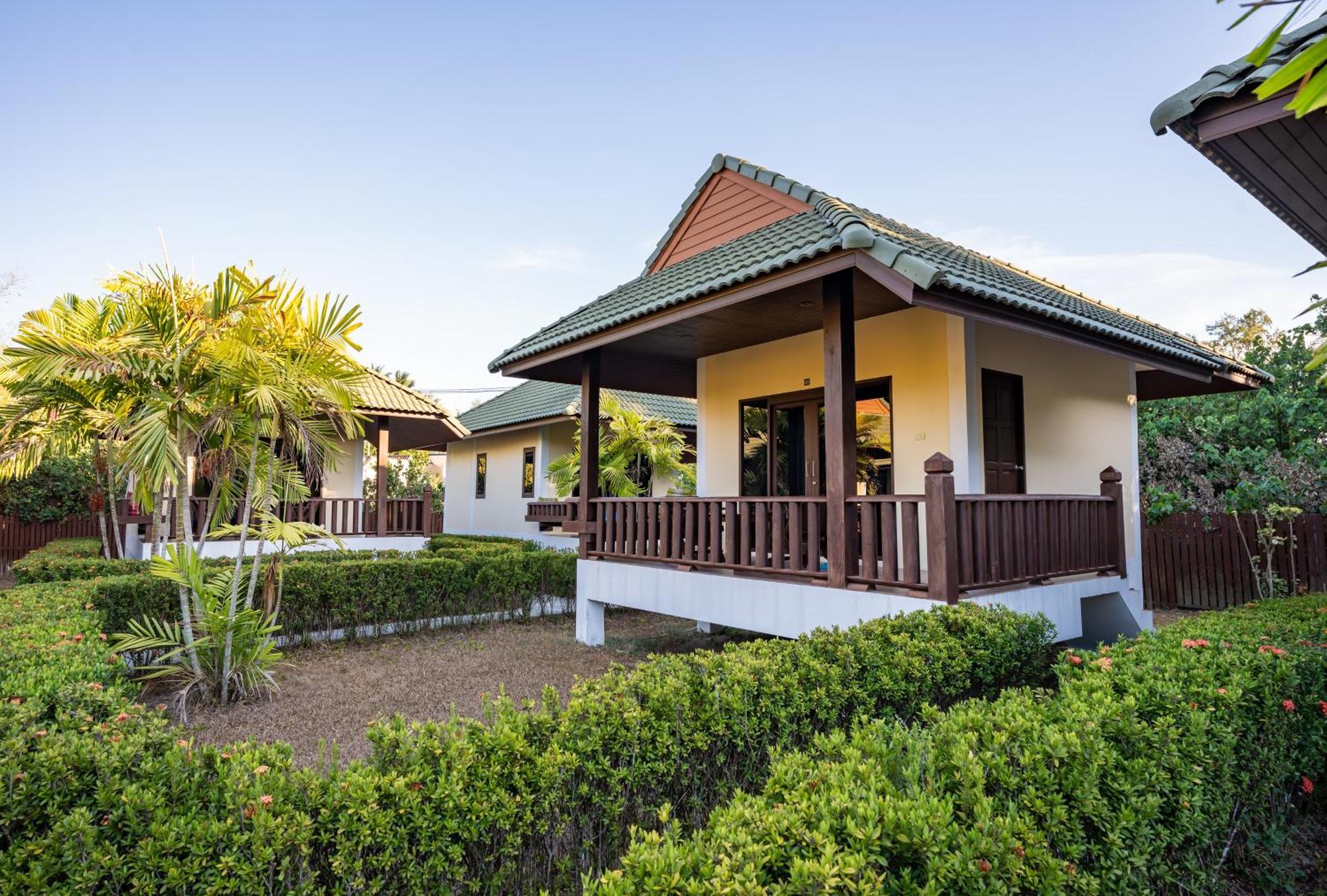 Phatcharee Resort Baan Tai Exterior photo