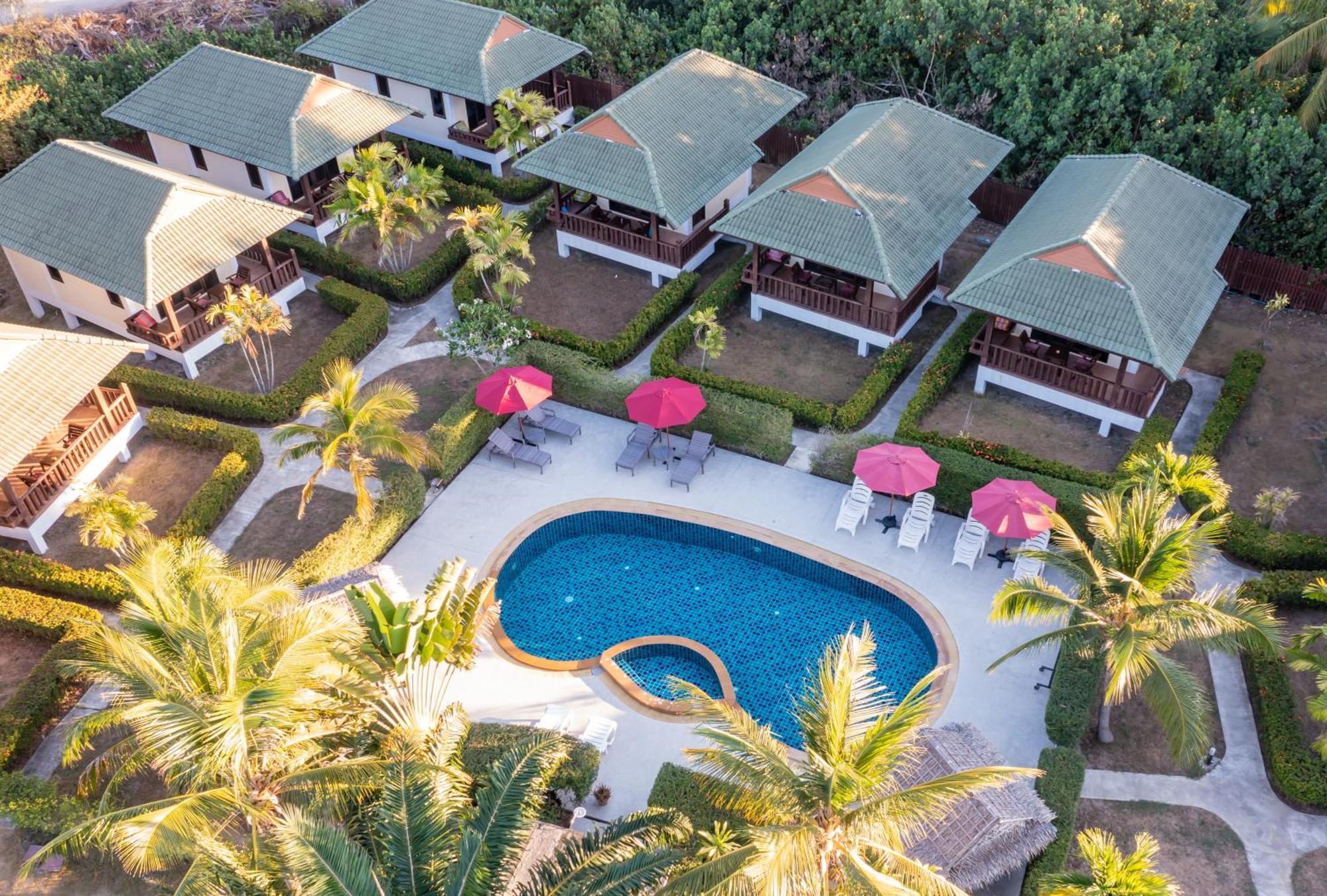 Phatcharee Resort Baan Tai Exterior photo