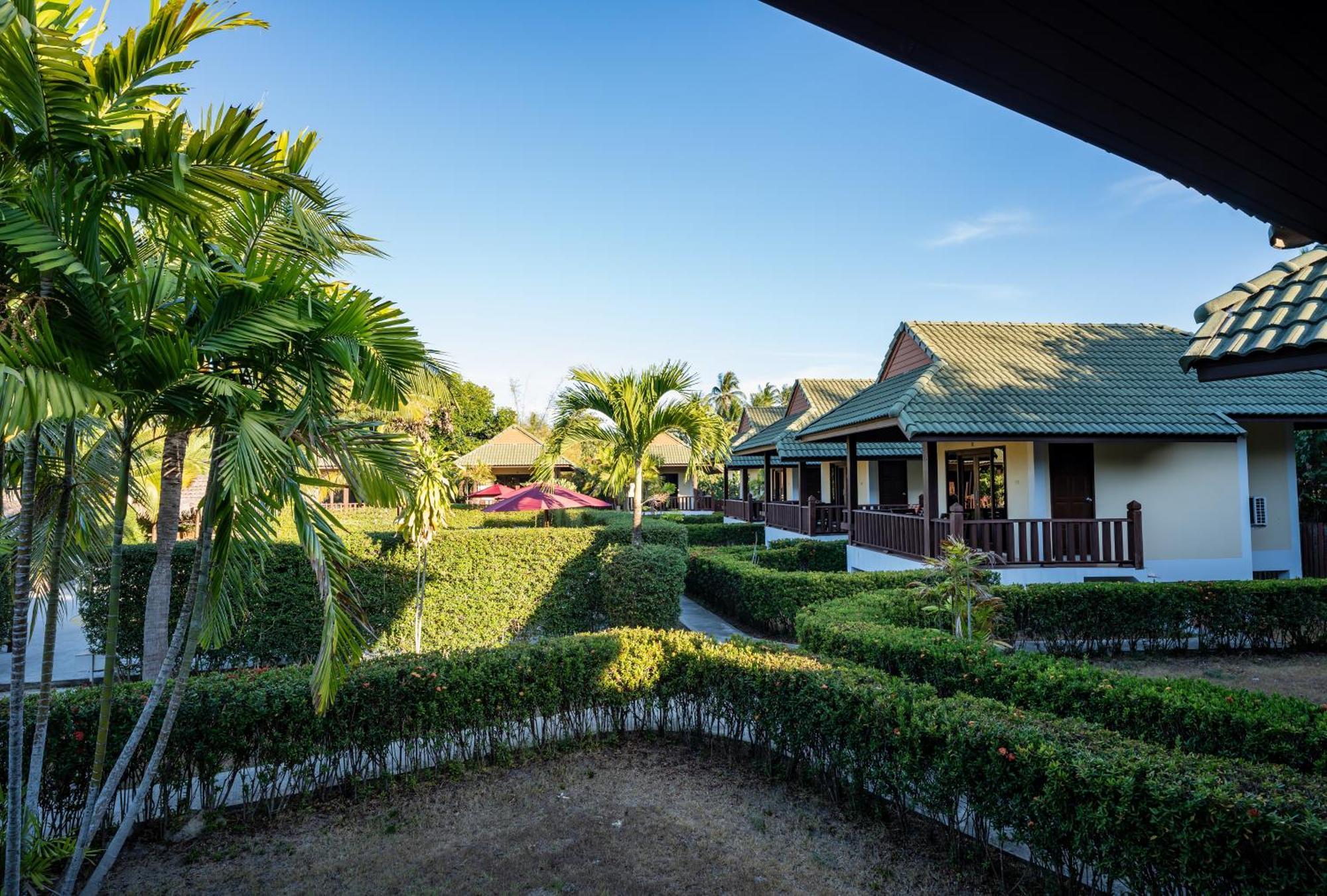 Phatcharee Resort Baan Tai Exterior photo