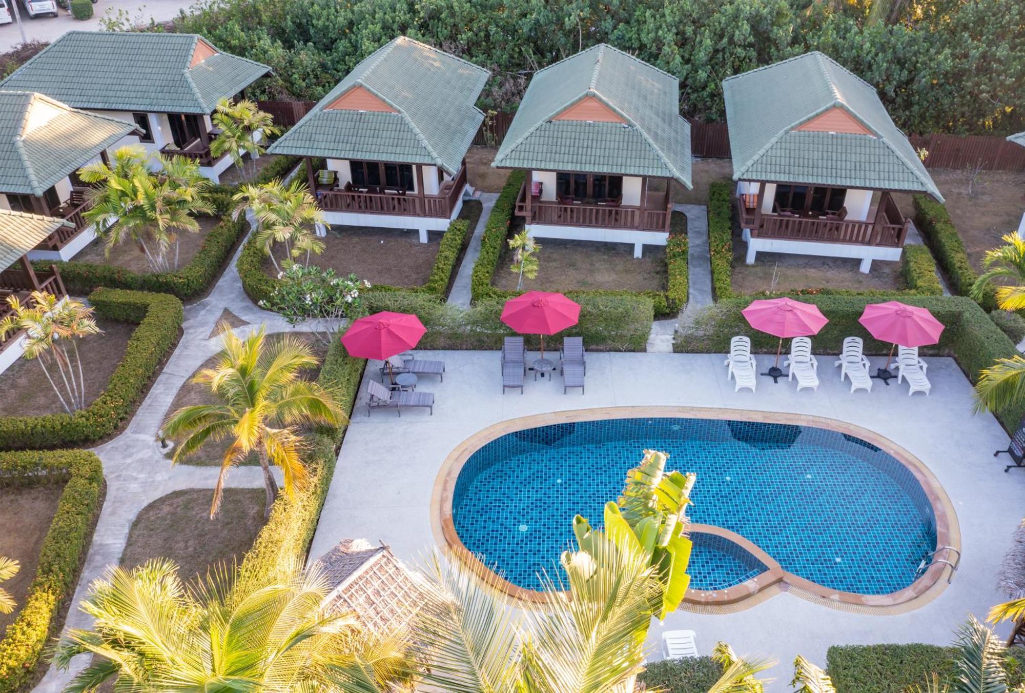 Phatcharee Resort Baan Tai Exterior photo