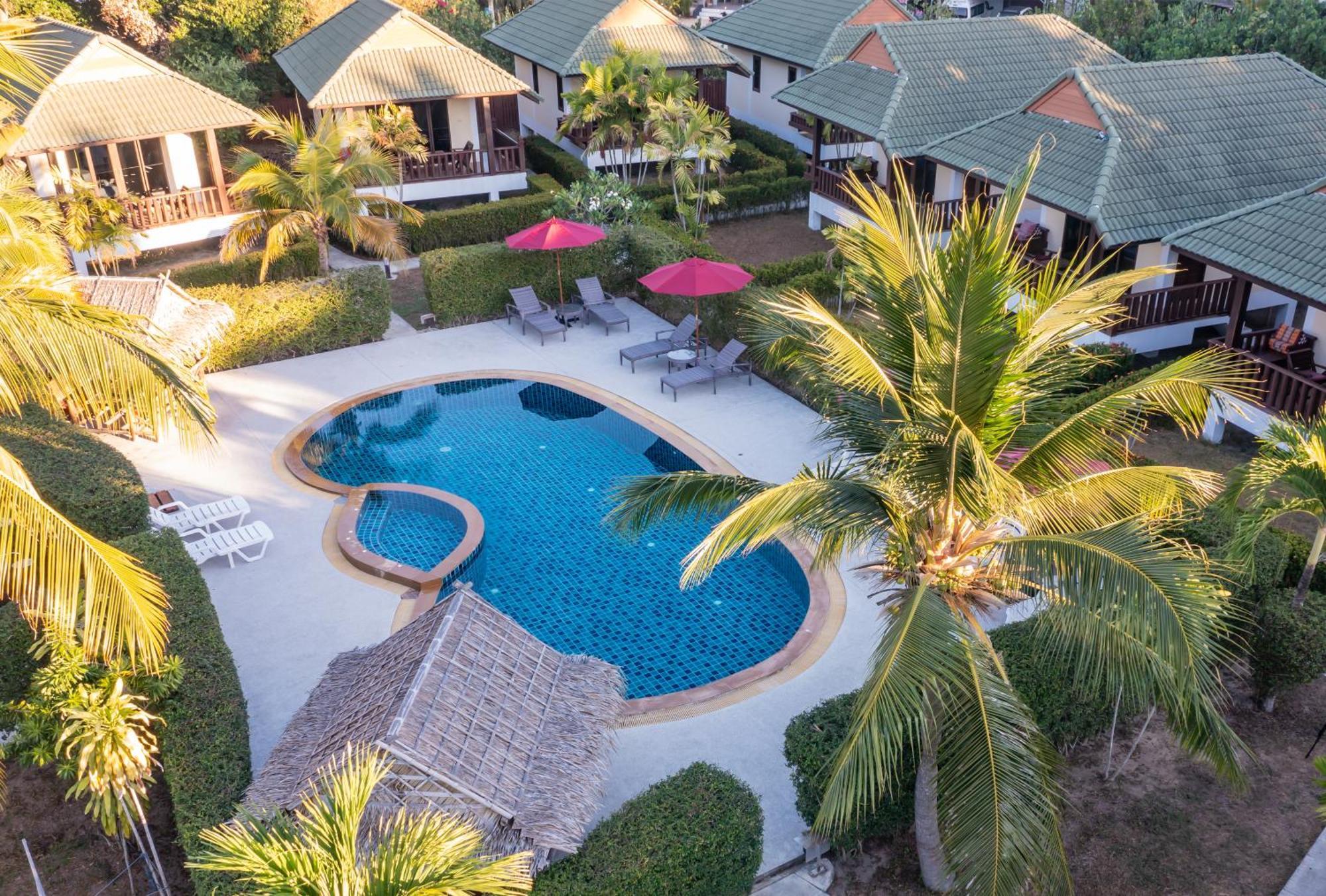 Phatcharee Resort Baan Tai Exterior photo