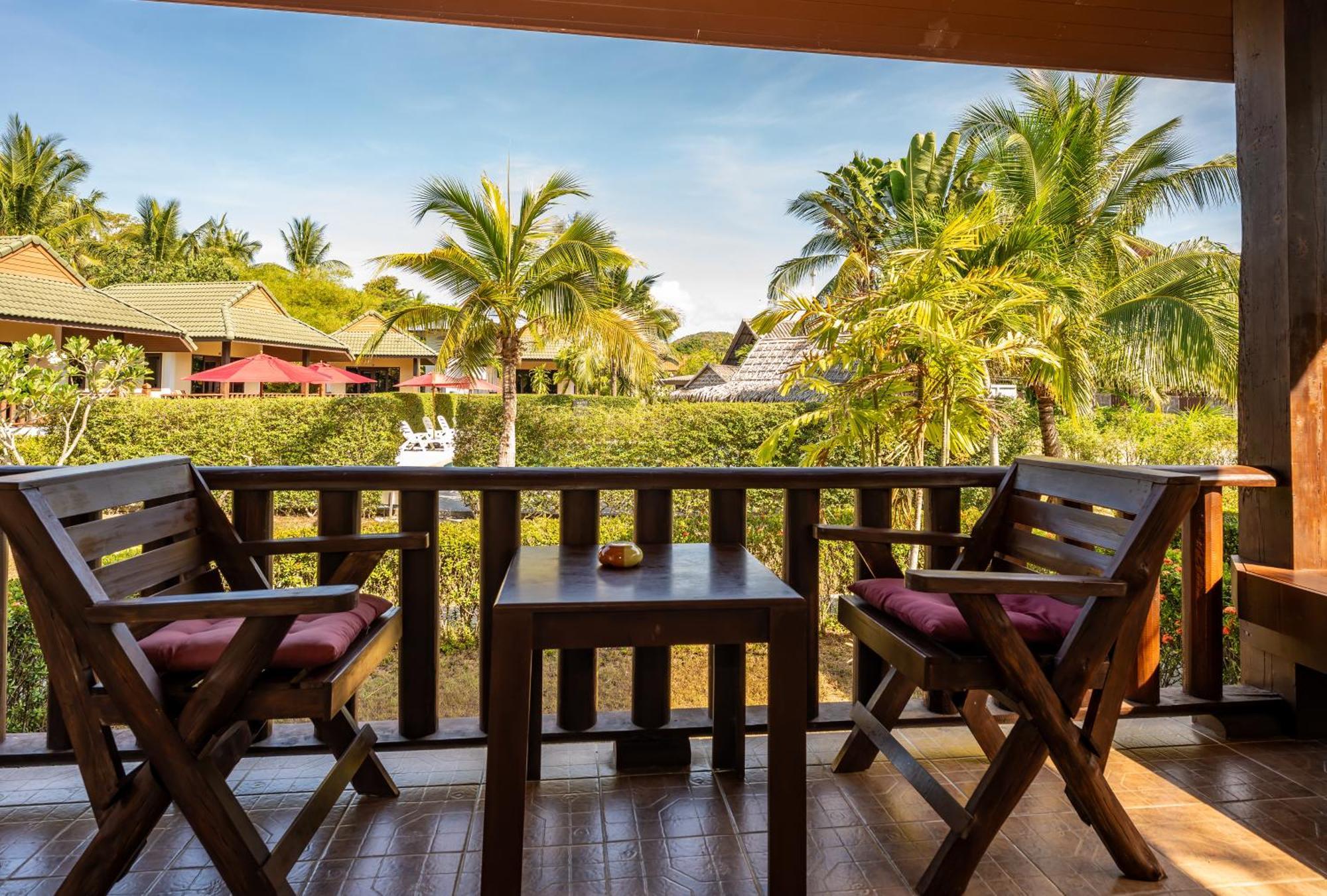 Phatcharee Resort Baan Tai Exterior photo