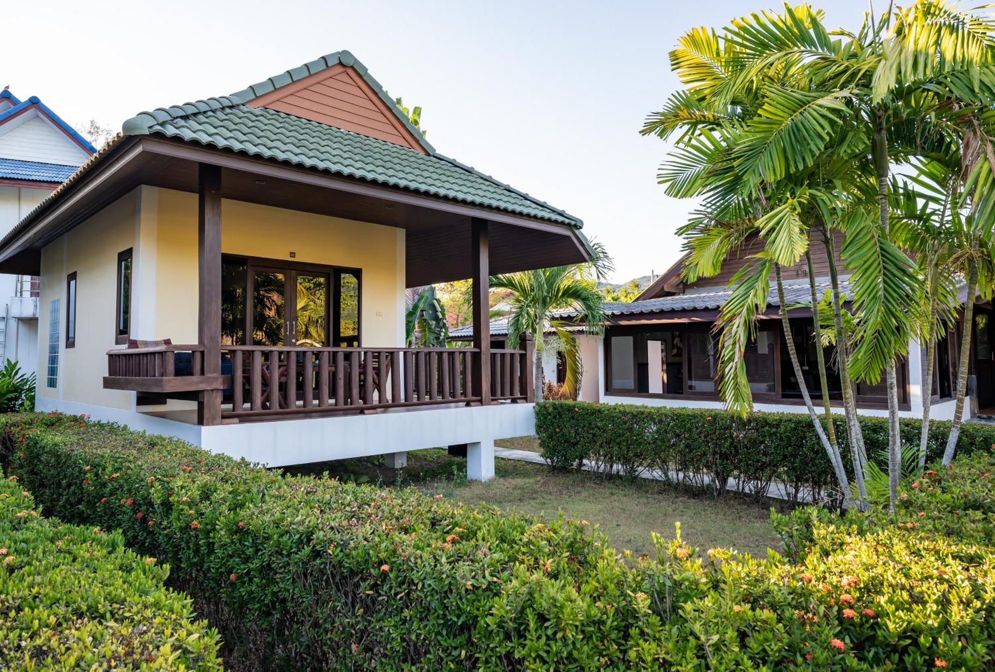 Phatcharee Resort Baan Tai Exterior photo